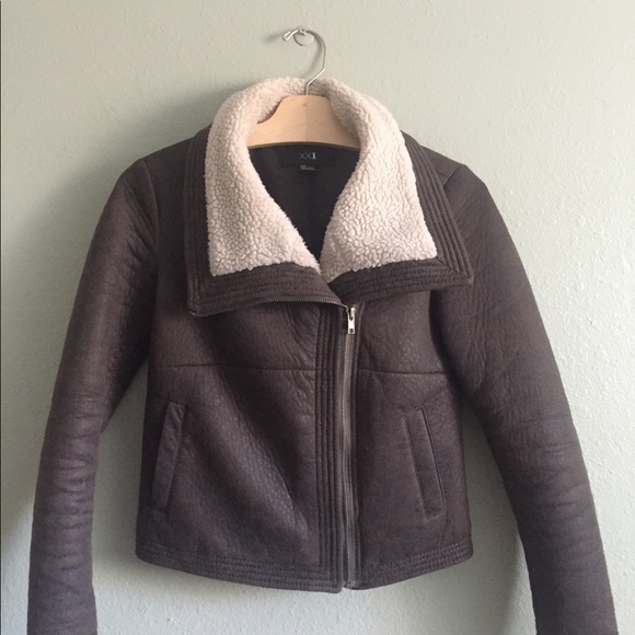 Forever 21 Jackets & Blazers - F21 faux shearling jacket